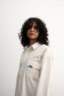 Person wearing a white shirt with a pocket on a white background  - sleeves studios - white Button-up shirt - blue label - white shirt